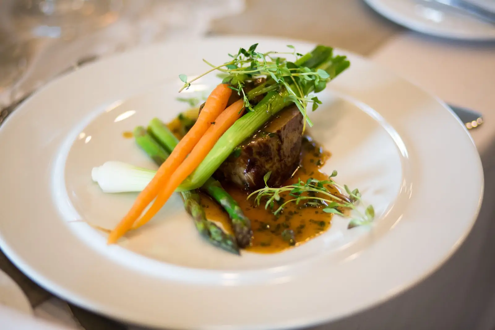 Dining detail at Dravellongrandstay 