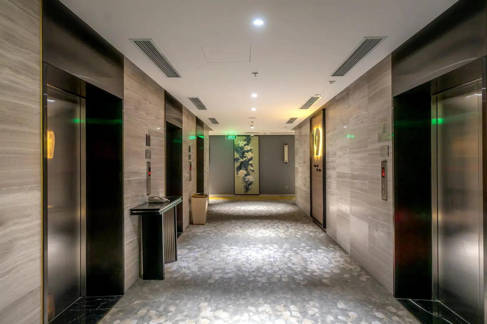 Dravellongrandstay  interior corridor